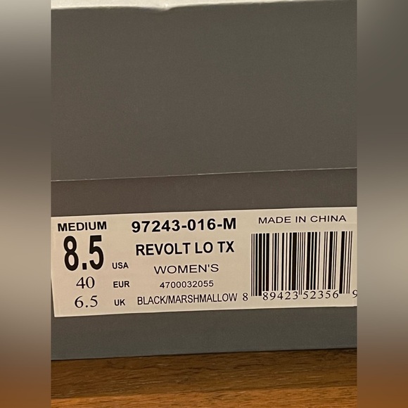 Palladium Black and White REVOLT LO TX | Size 8.5 M runs 1/2 larger | New in Box - Picture 12 of 14